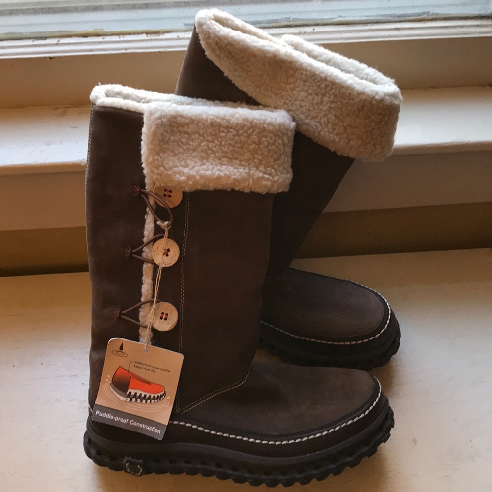 Girls ACG boots -brand new with tags, size 6